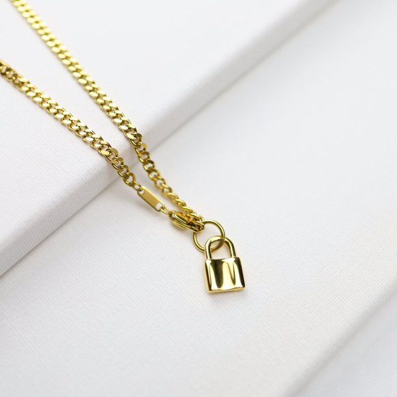 Sanaya Padlock Chain Gold Necklace - Picture 4 of 4